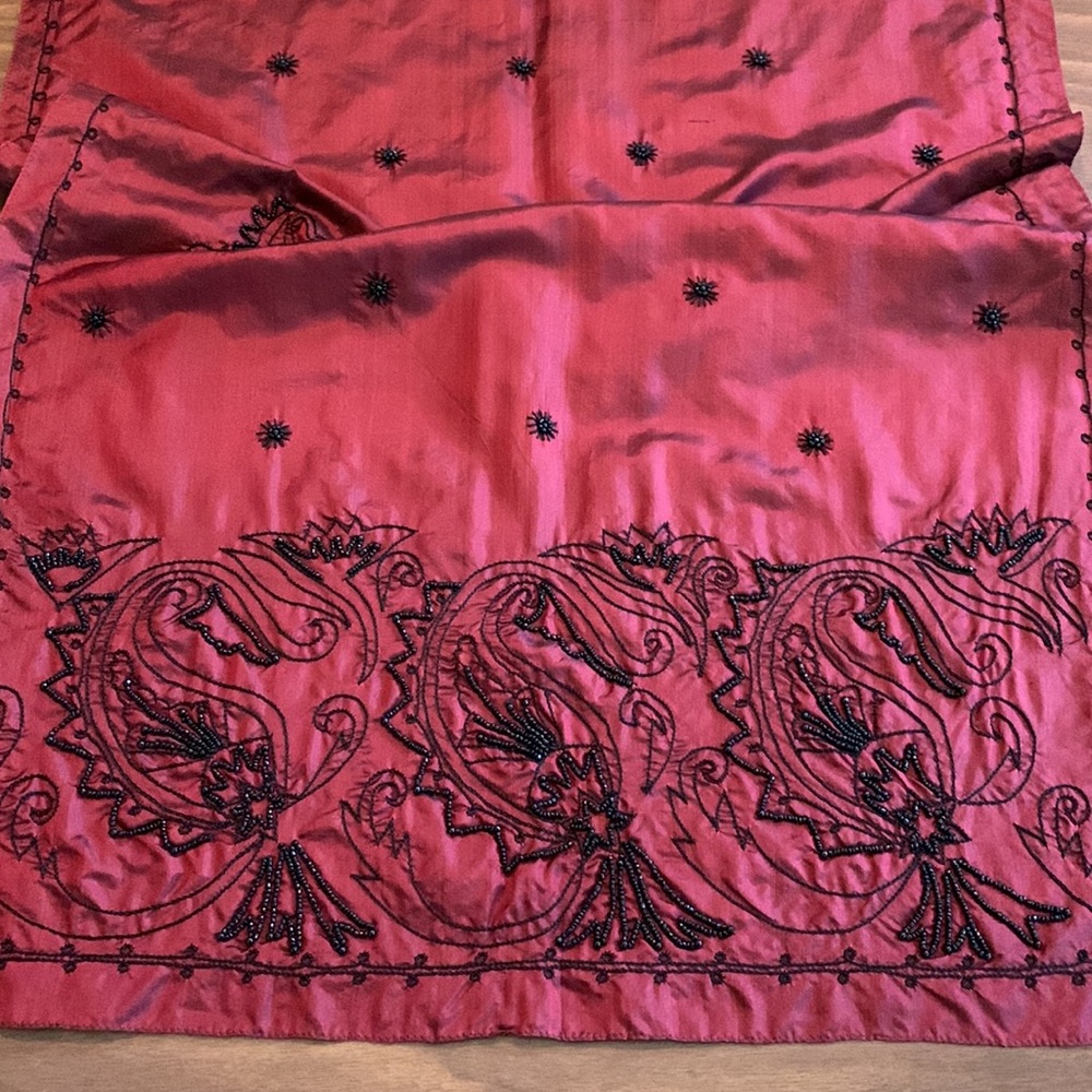 Silk Table Runner - Picture 4 of 8